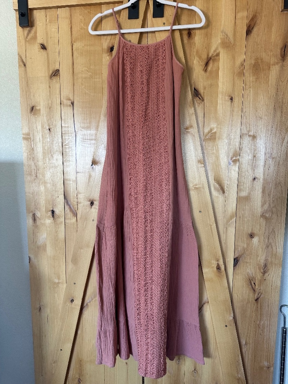 Pink clay linen-like dress with lace details